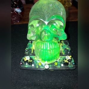 Resin skull